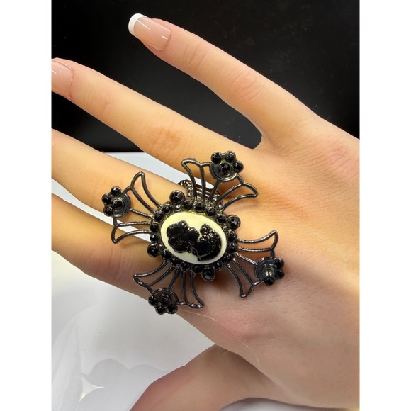 cameo Jewelry - Vintage Black White Cameo 1990's Cross Stretch Ring Adjustable Statement